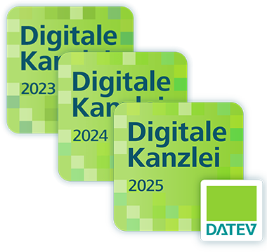 Drei grüne DATEV-Siegel mit der Aufschrift „Digitale Kanzlei“ für die Jahre 2023, 2024 und 2025.